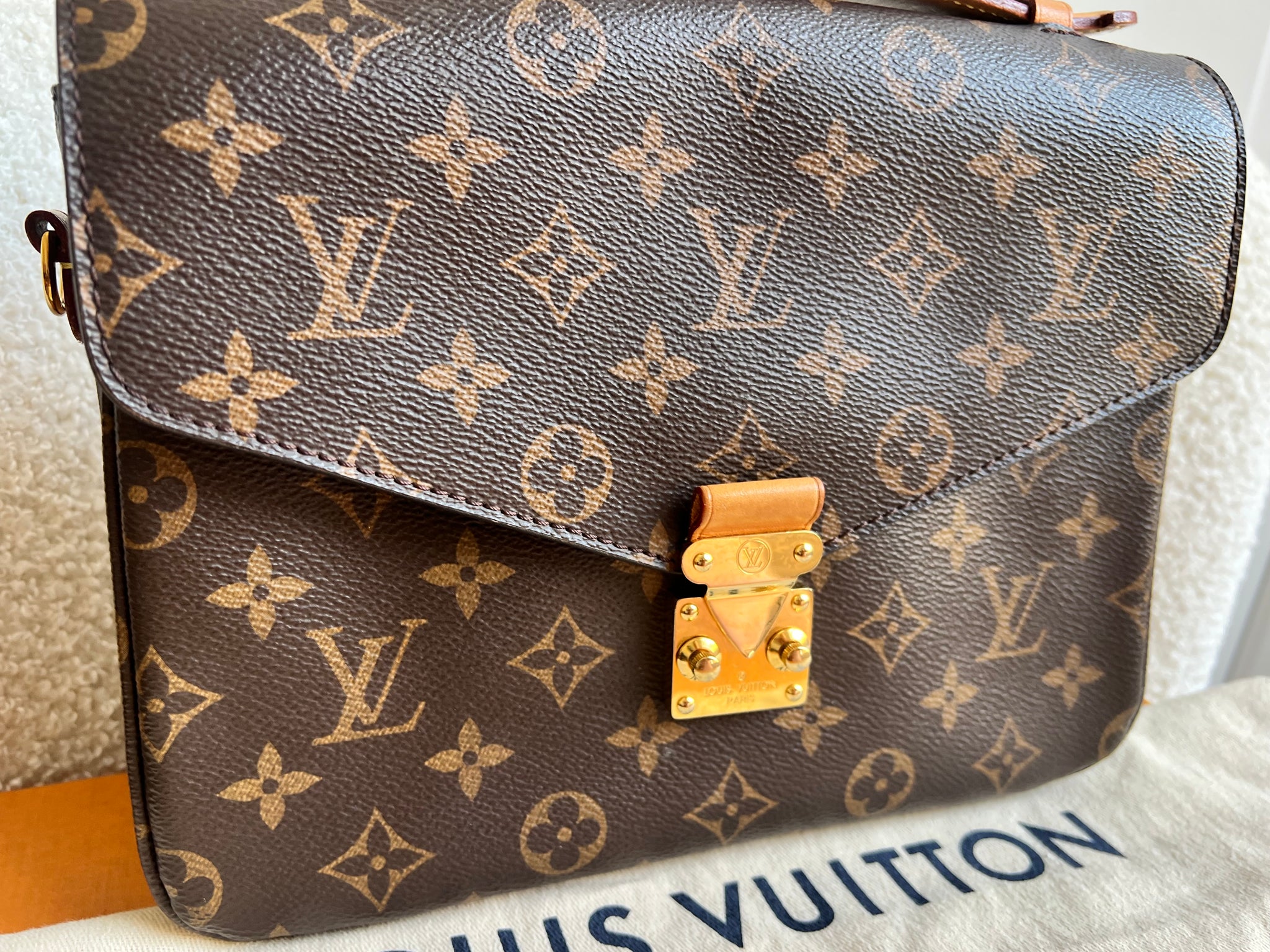 handbag pochette metis meaning