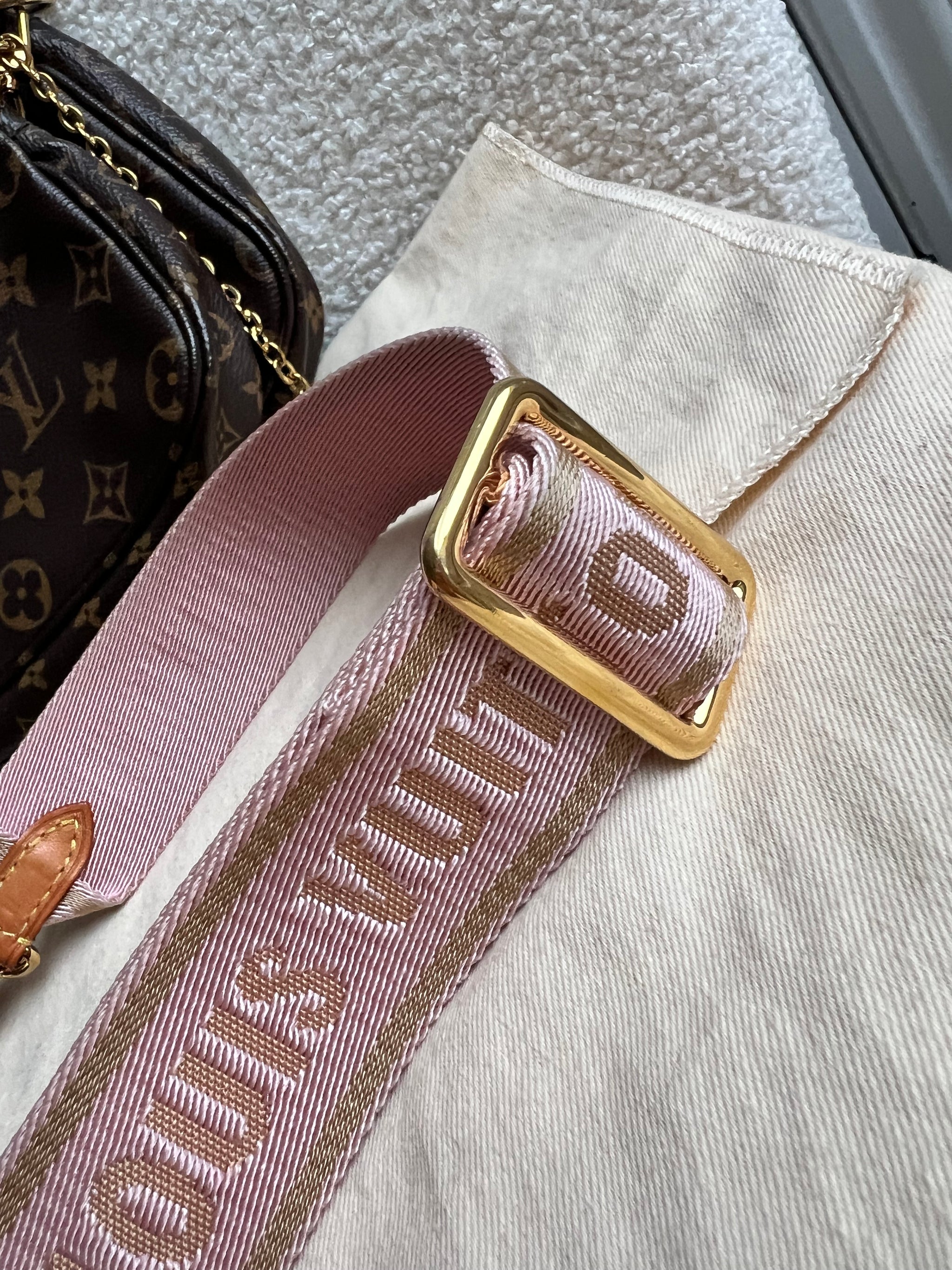 Louis Vuitton 本物 パドロック20個 複数 Louis Vuitton Multi Pochette Accessoires Rose Chiaro (RRP £2030