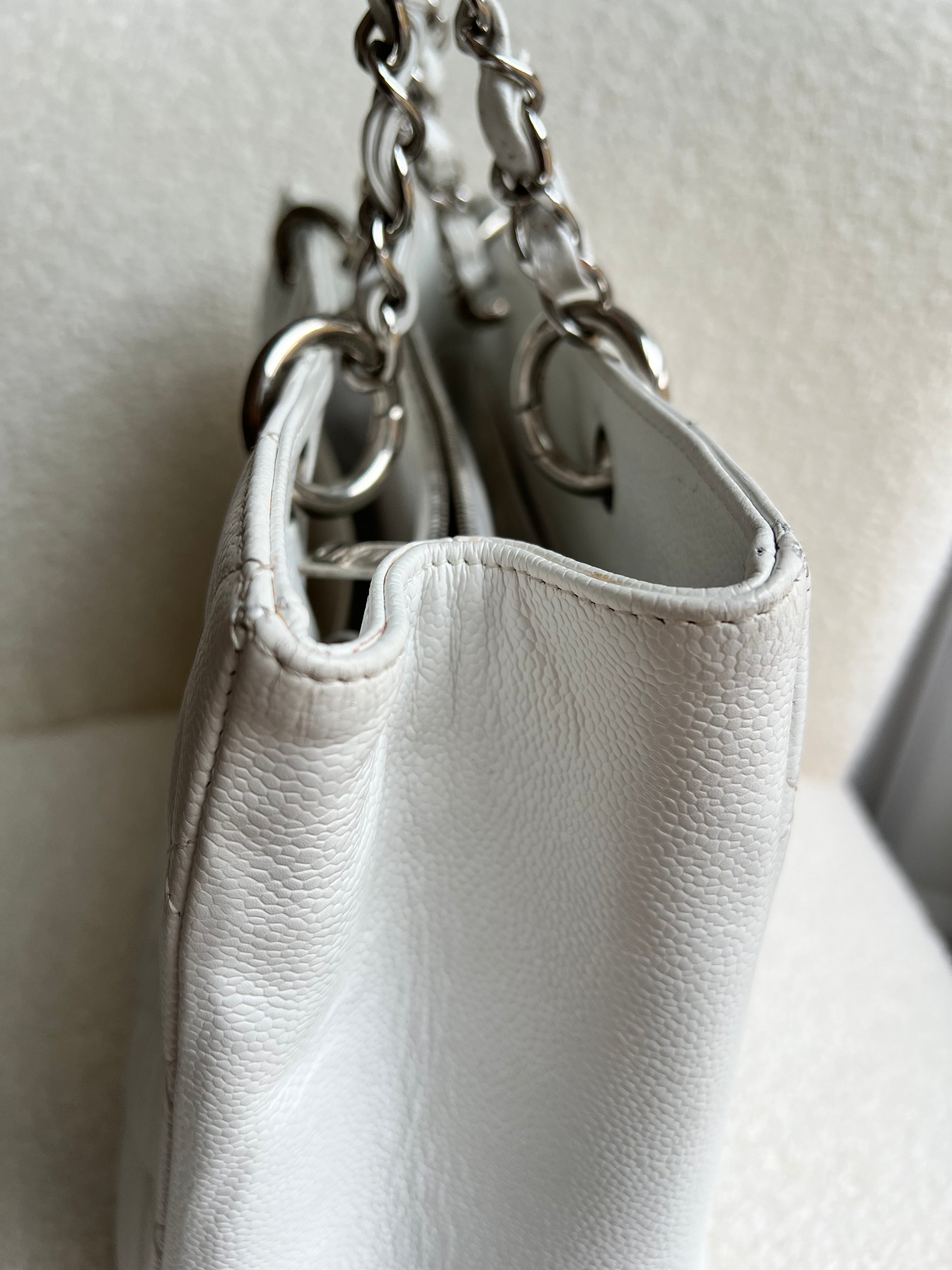 Chanel White Caviar Grand Shopper Tote (GST) – Addicted to Handbags