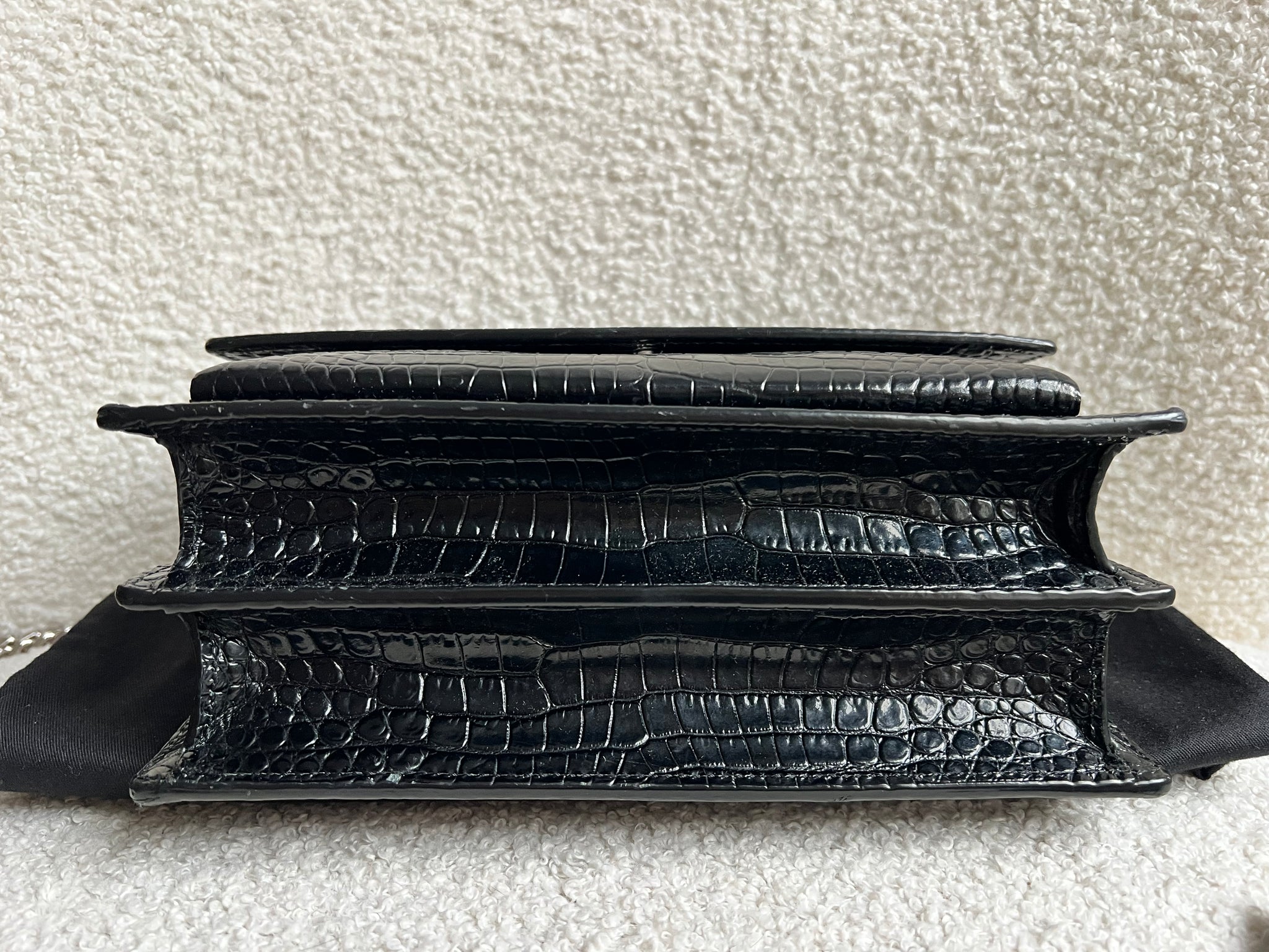 ノベルティ YSL ブラックレザー 二つ折り Yves Saint Laurent (YSL) Black Croc Medium Sunset with Silver