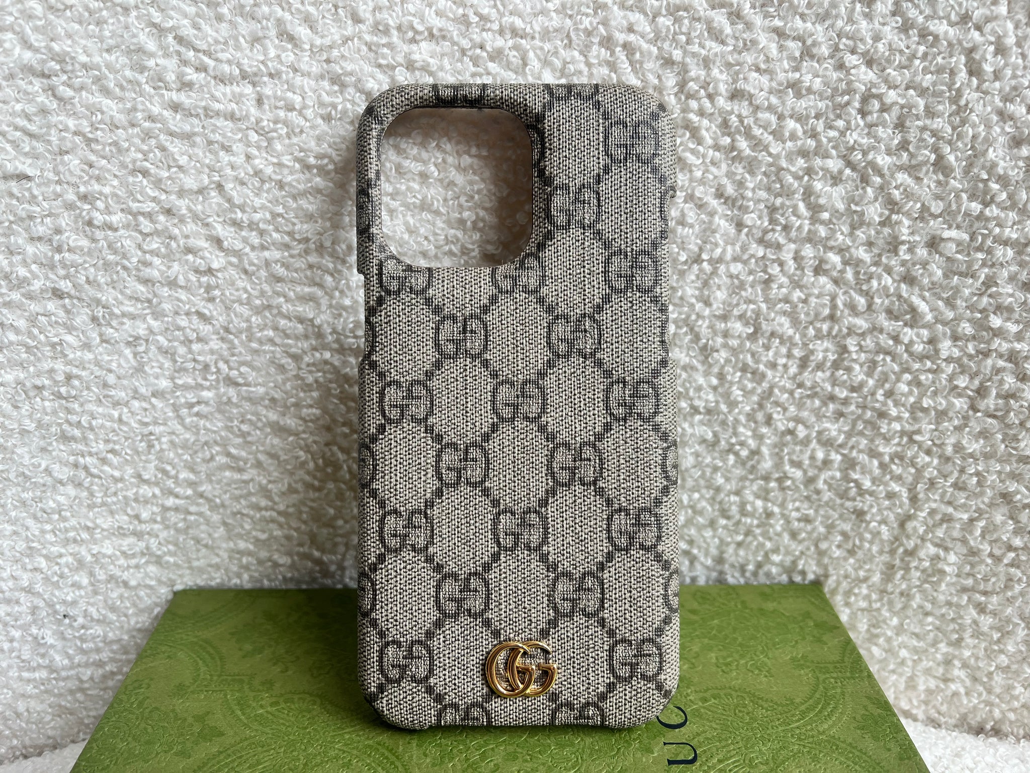美品【GUCCI】 スマホケース　iPhone15pro GUCCI グッチ GG iPhone 15/ Pro/Pro Max スマホ お洒落 ケース (GUCCI