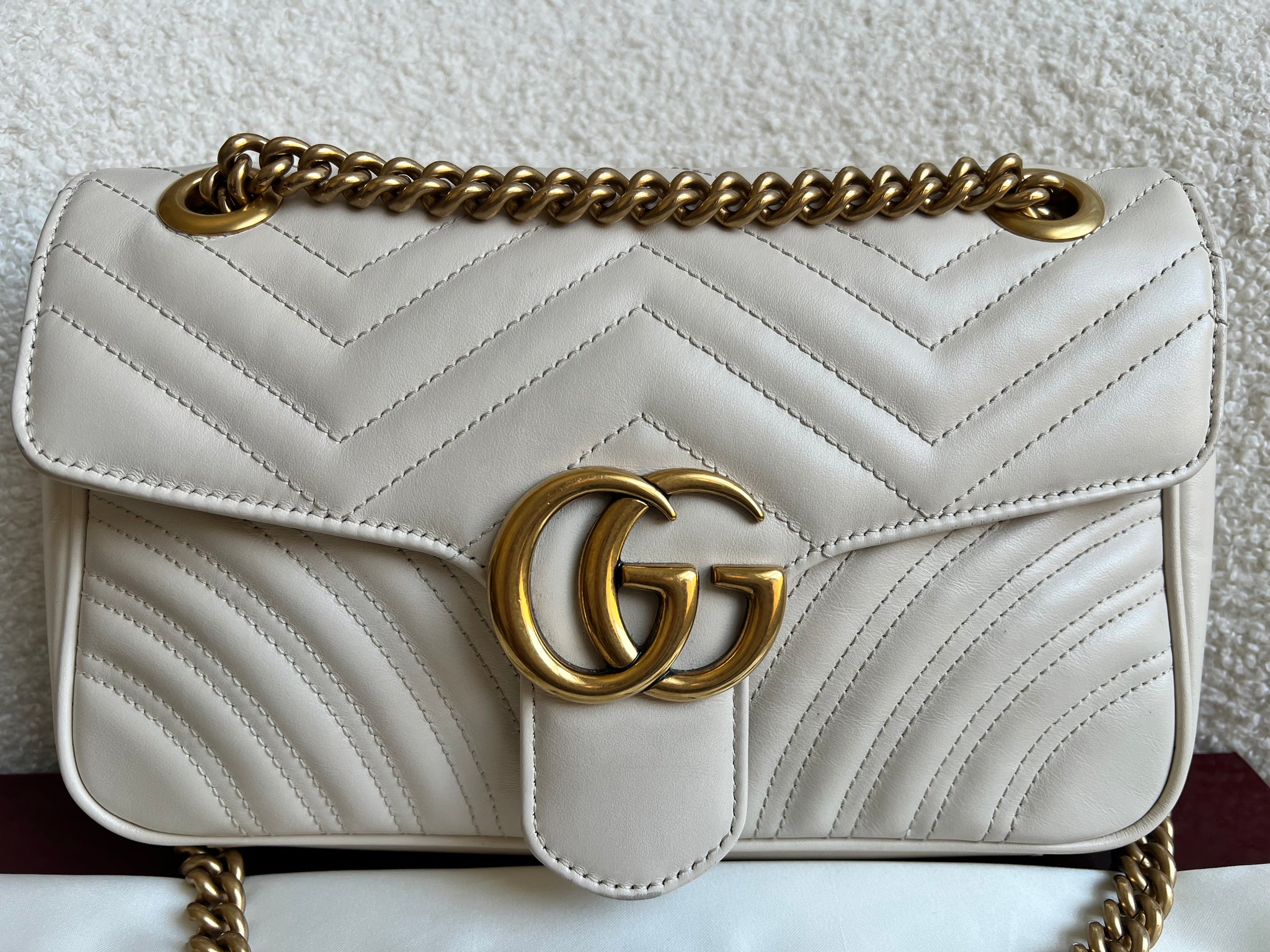 Gucci GG White Marmont Small Shoulder Bag (RRP £1890) – Addicted