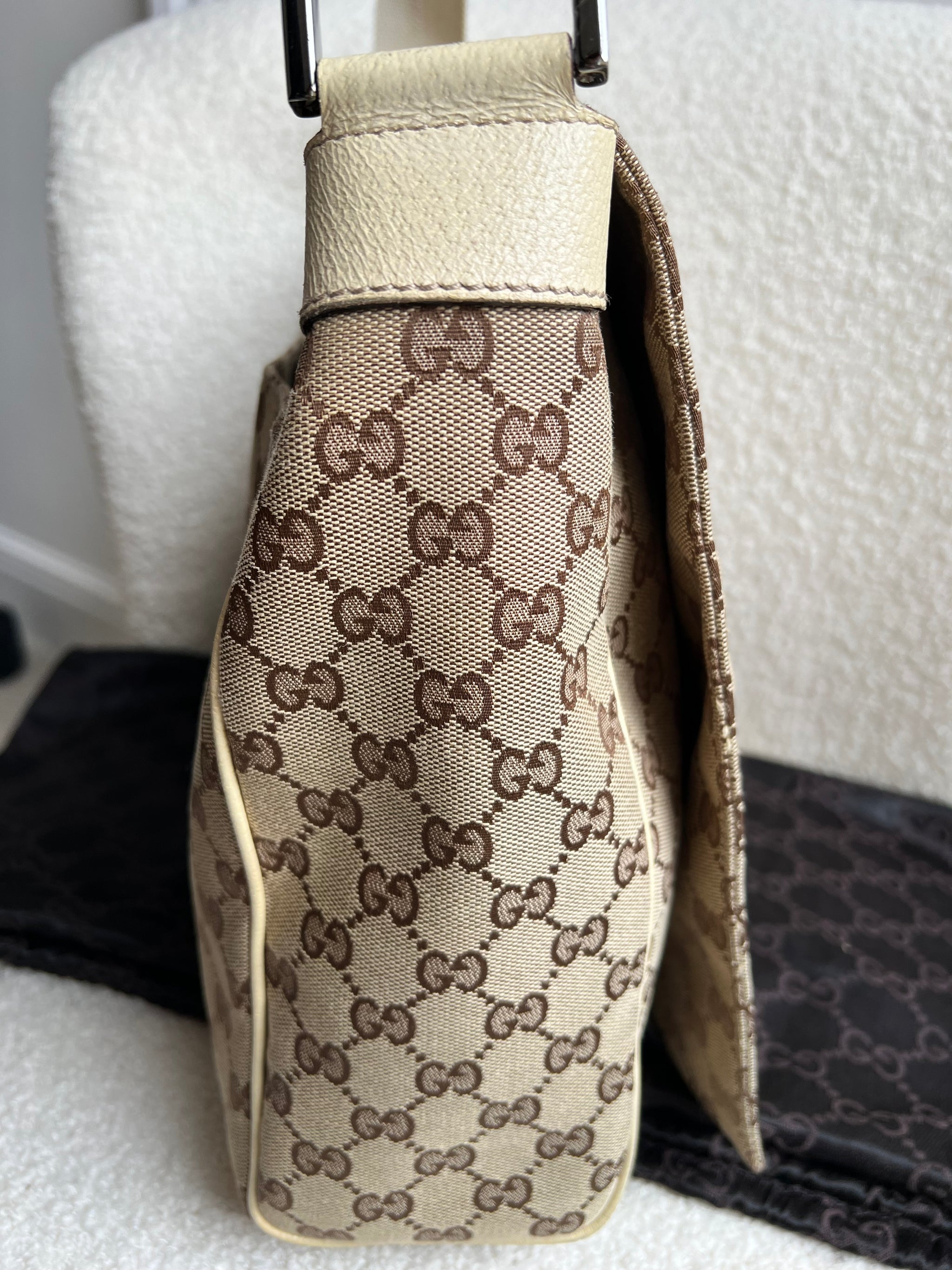 Gucci GG White Beige Canvas Messenger Bag – Addicted to Handbags