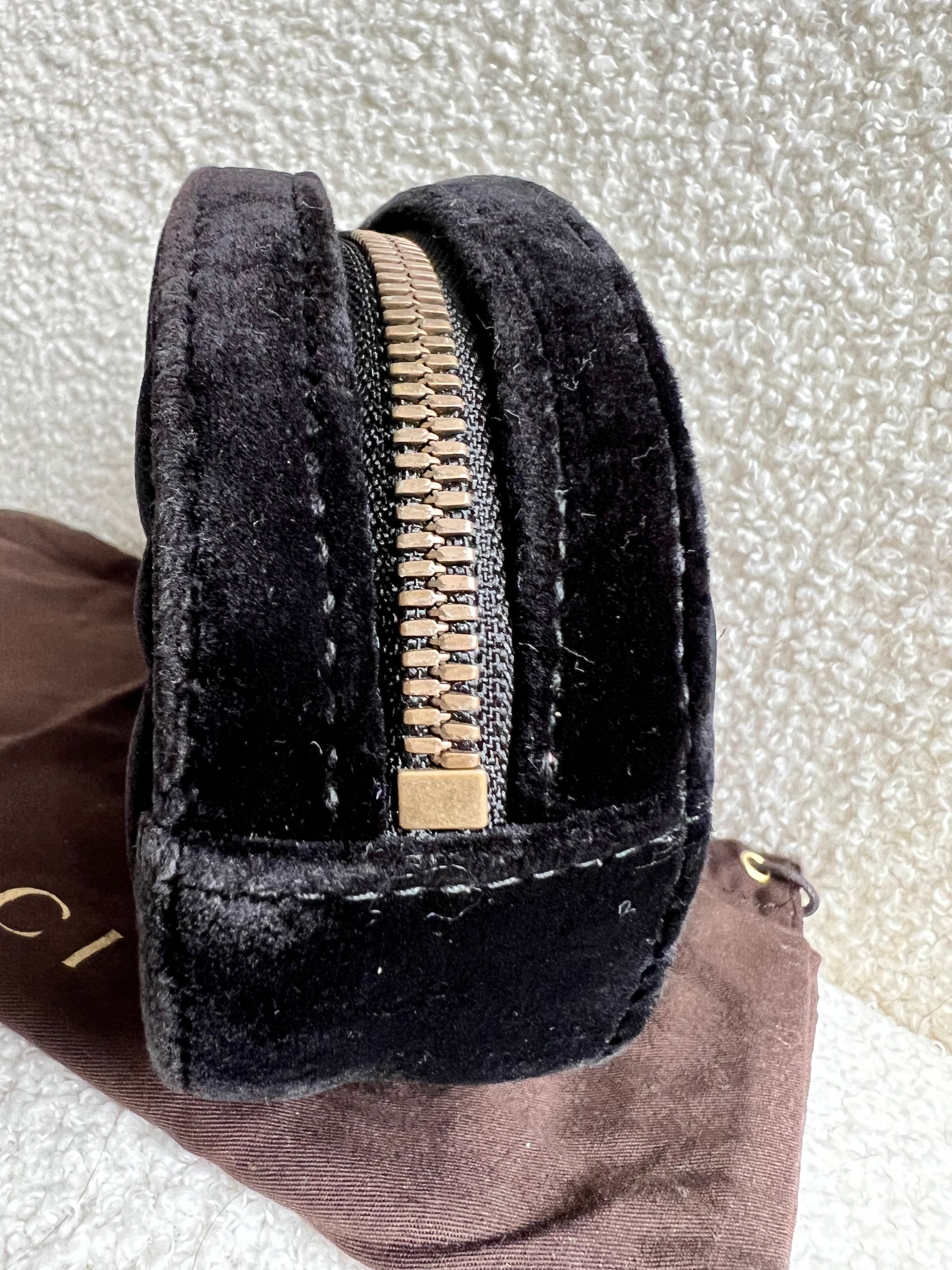 Gucci GG Black Velvet Marmont Belt Bag – Addicted to Handbags Gucci GG Black Velvet Marmont Belt Bag – Addicted to Handbags