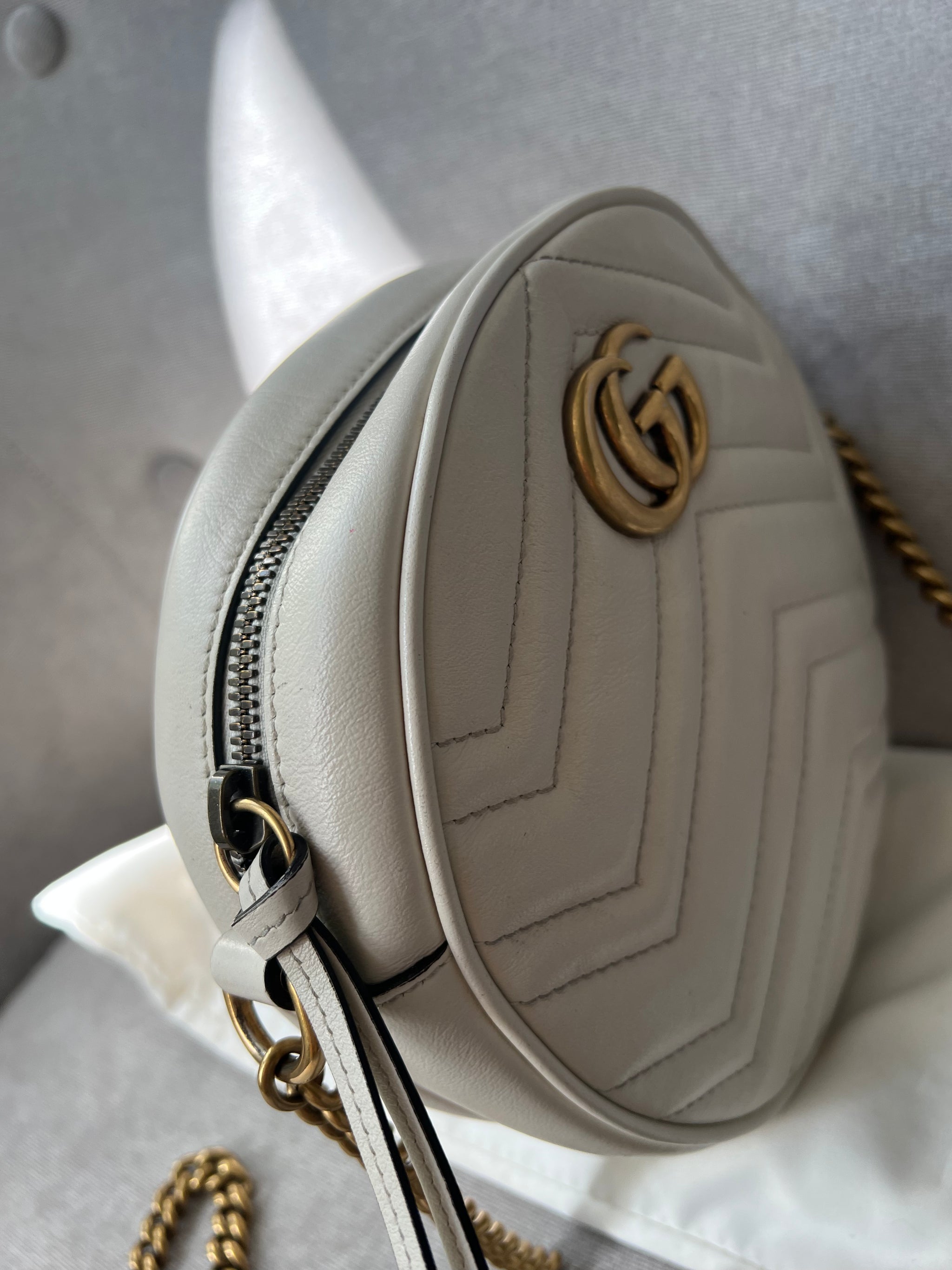 White round gucci purse sale