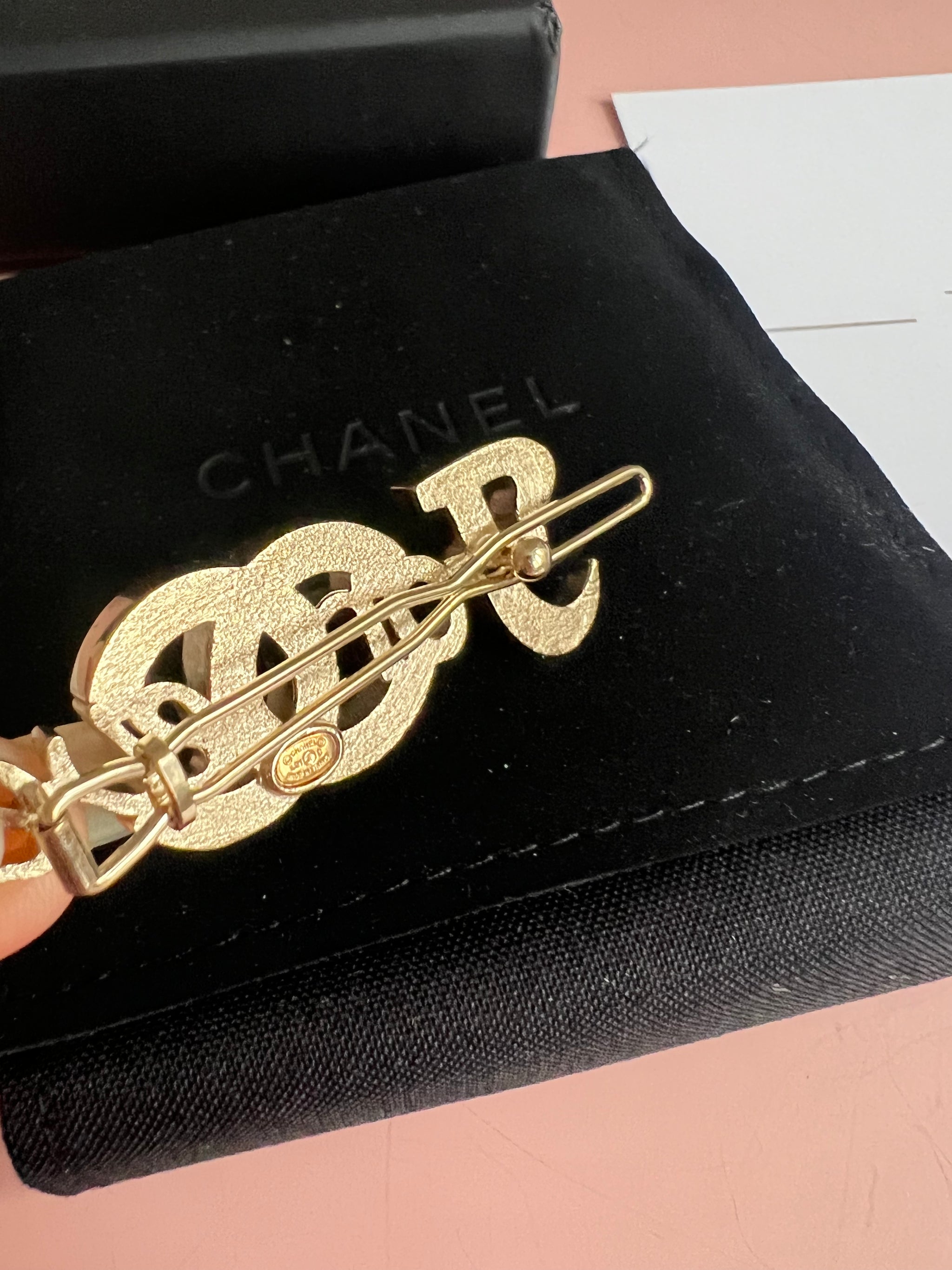 Chanel CC Hairclip – Addicted to Handbags
