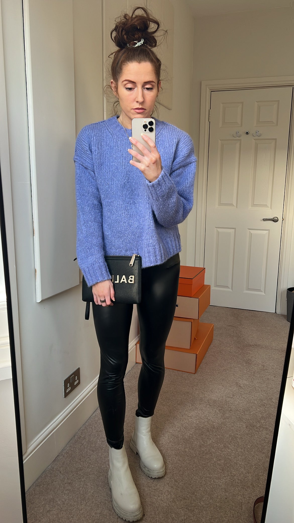 クラッチバッグ BALMAIN EN1LE596LAVE Clutches Bags.. Black Balmain Black Logo Pouch Clutch – Addicted to Handbags